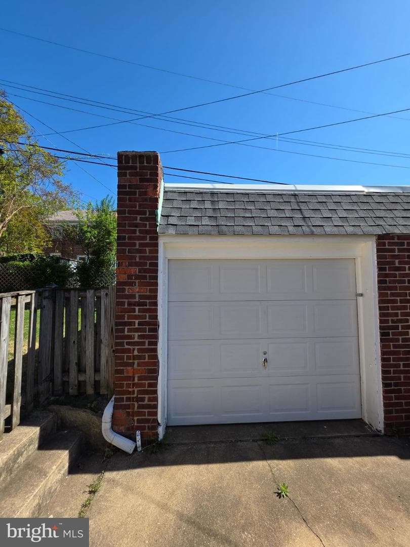 2922 Harview photo 16