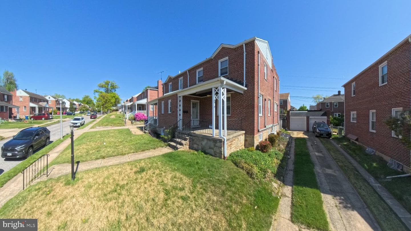 2922 Harview photo 2