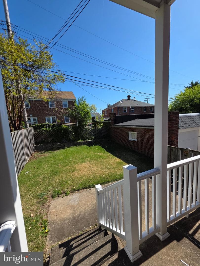 2922 Harview photo 3