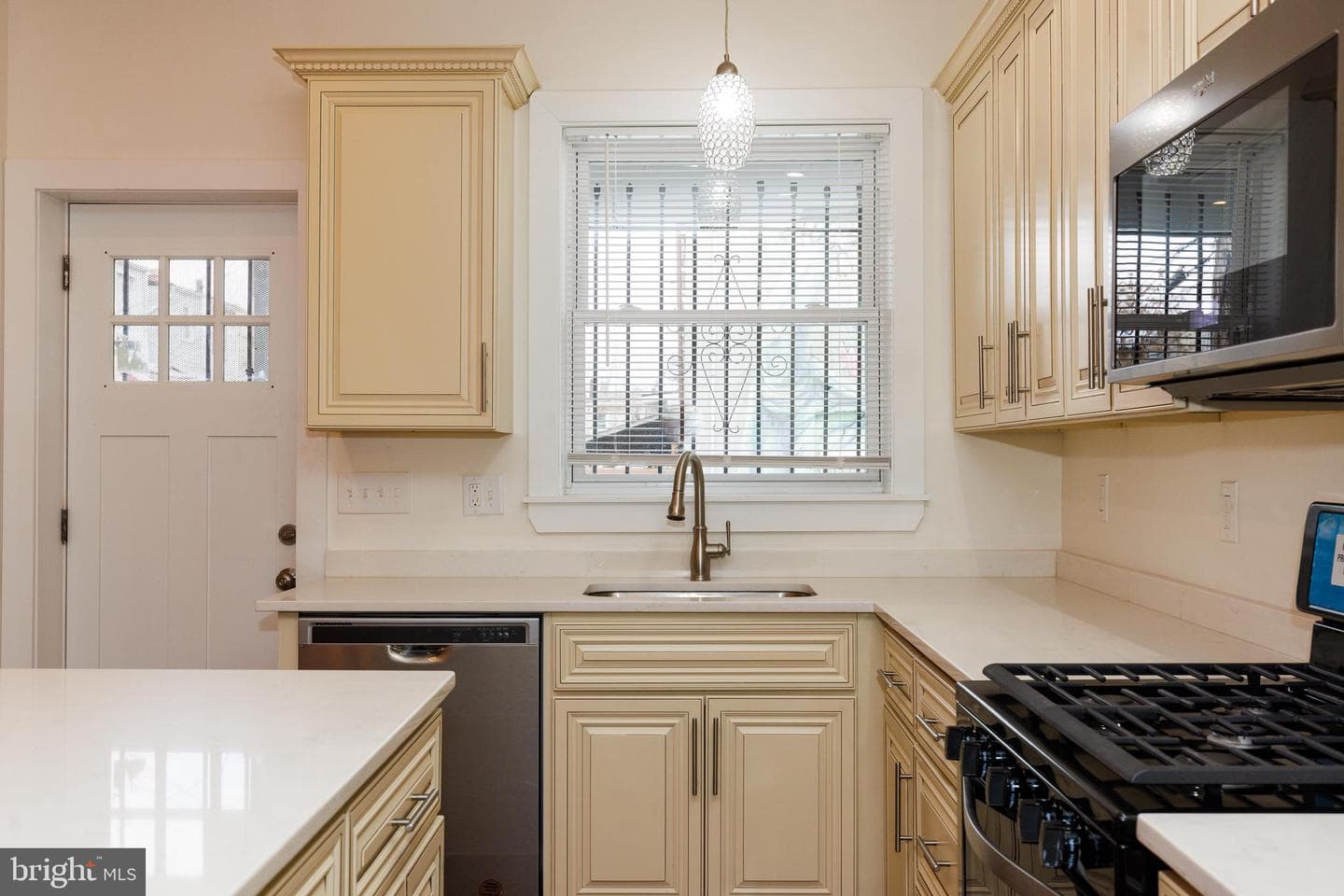 2502 Jefferson Street photo 17