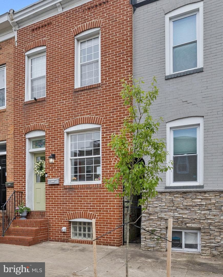 2627 Hudson Street photo 2