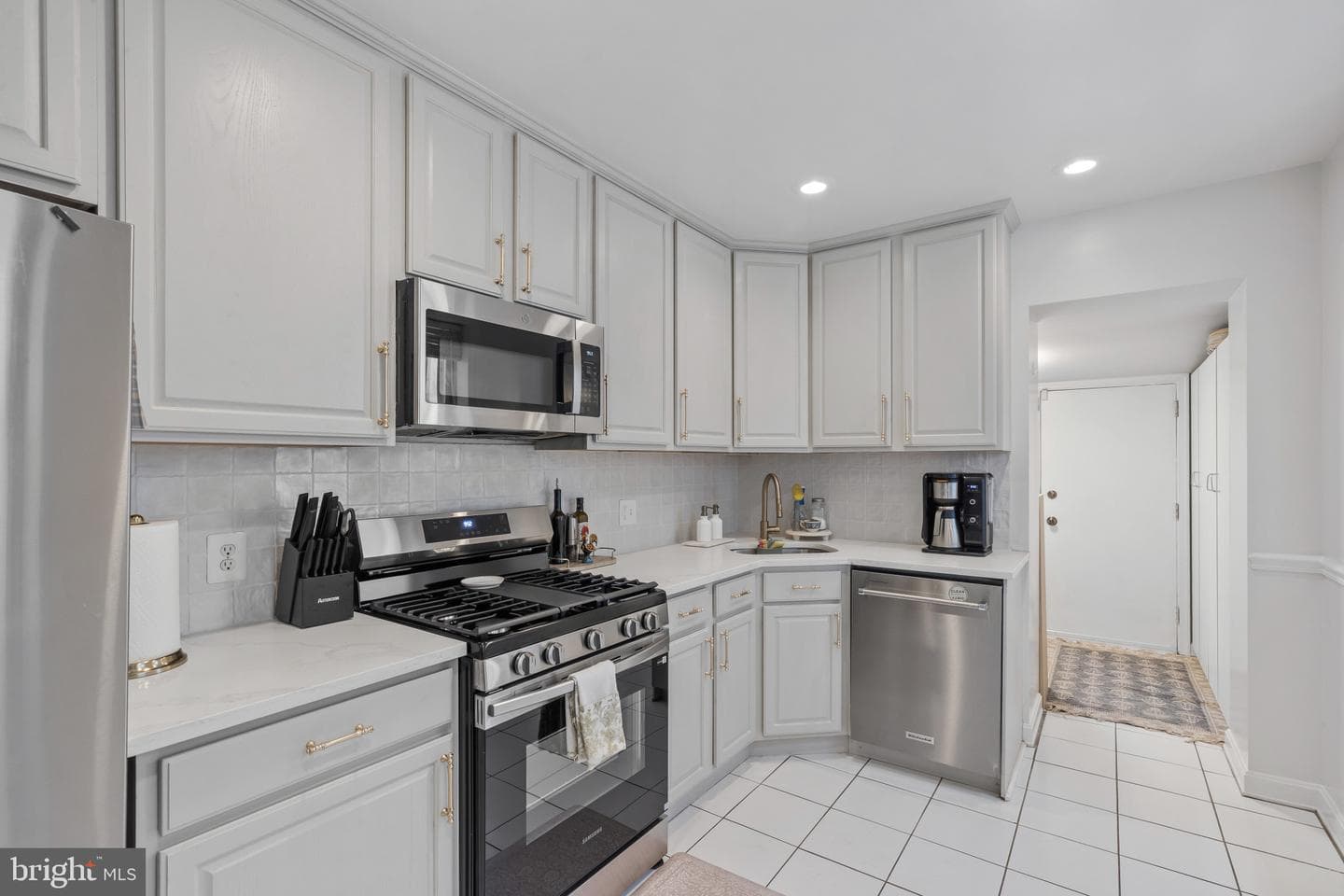 2627 Hudson Street photo 9
