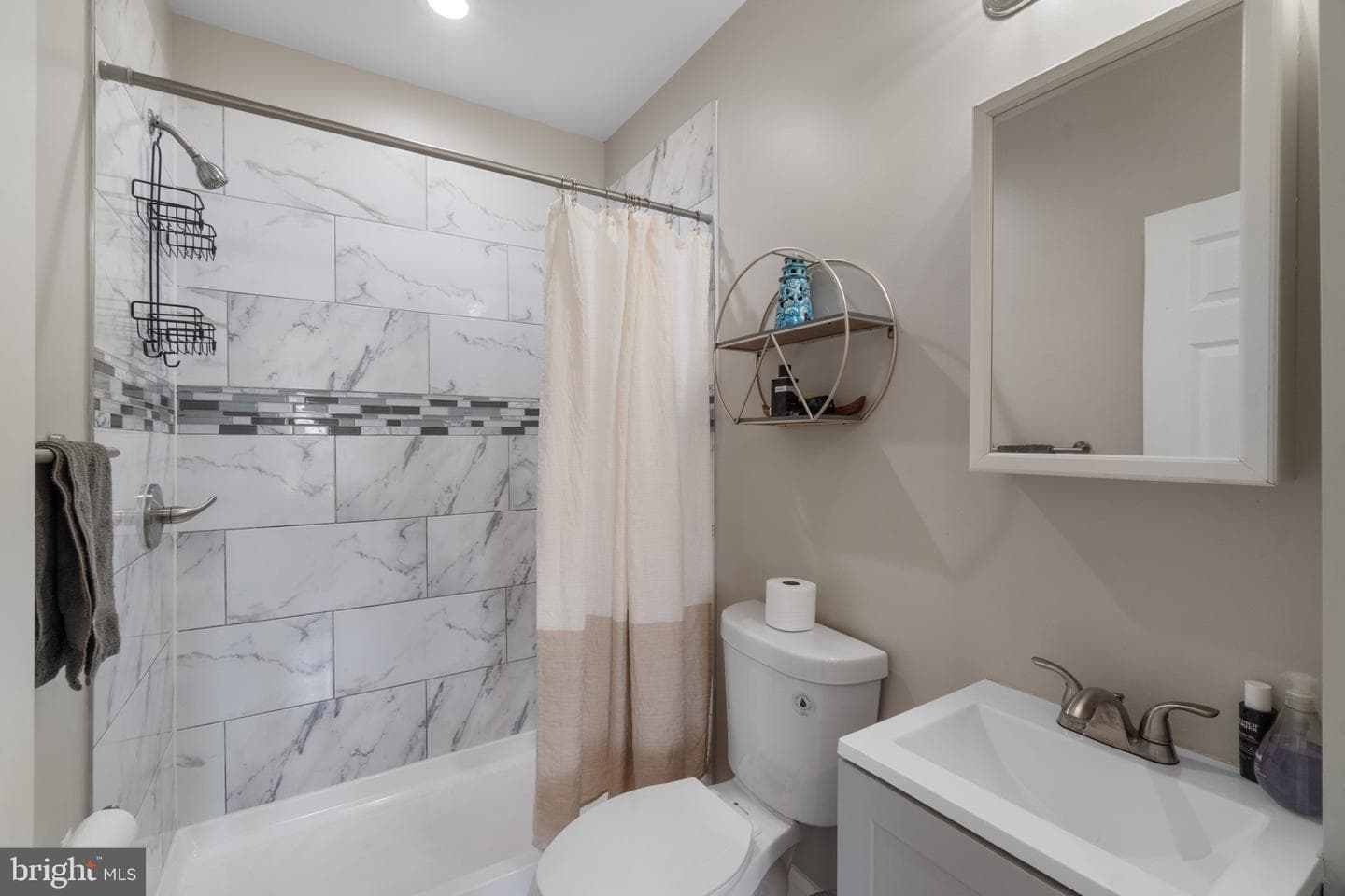 210 N Ellwood Avenue photo 21