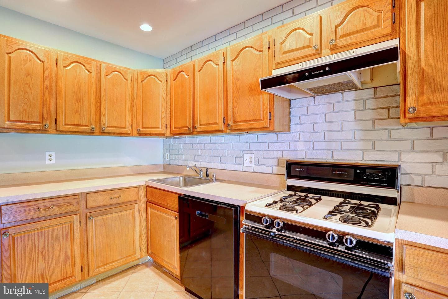 8 Cross Keys Road #8f photo 13