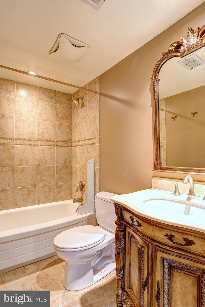 8 Cross Keys Road #8f photo 20