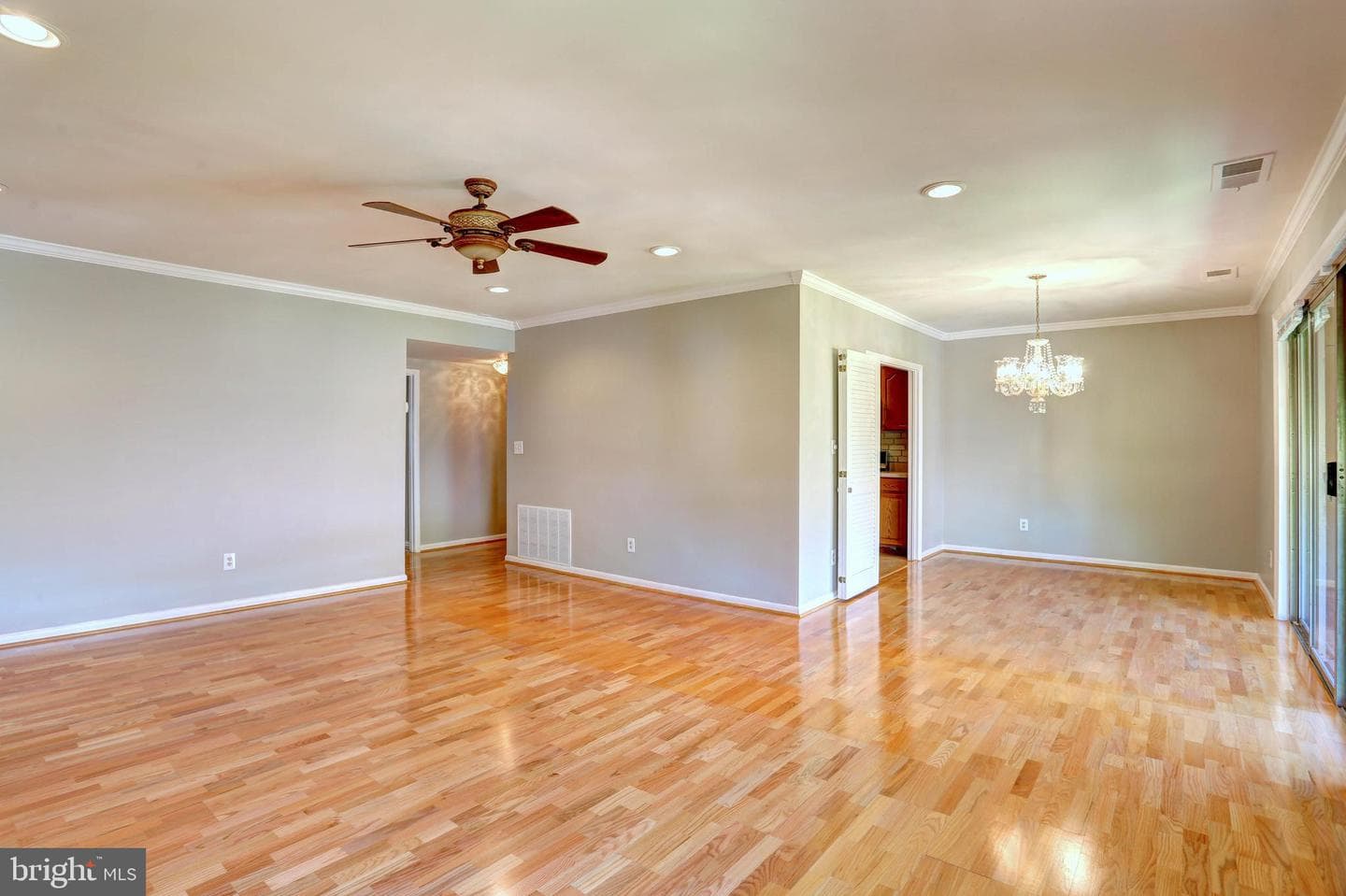 8 Cross Keys Road #8f photo 5
