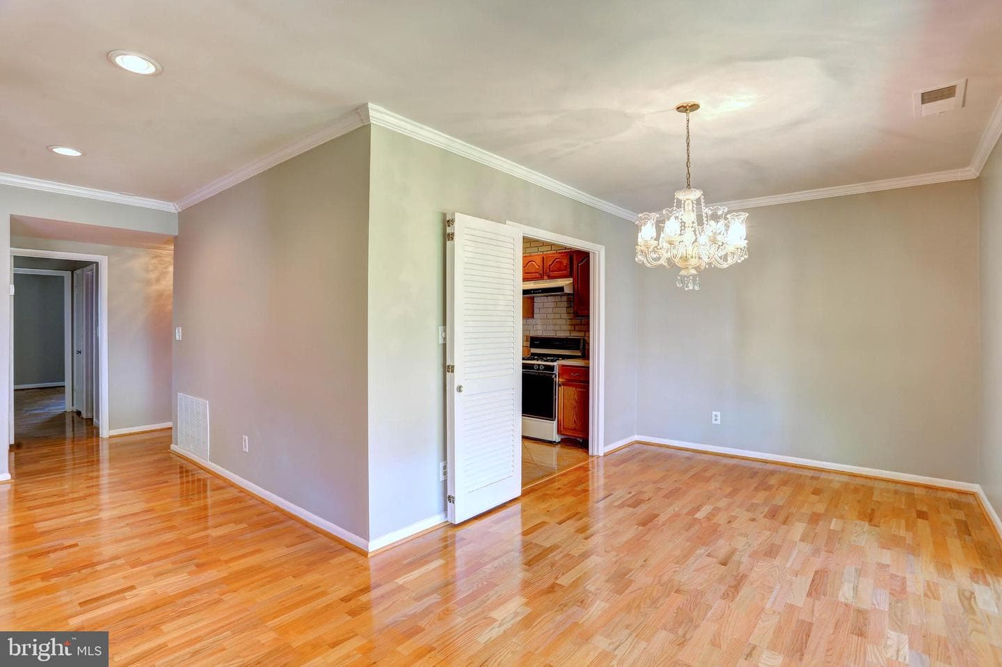 8 Cross Keys Road #8f photo 7