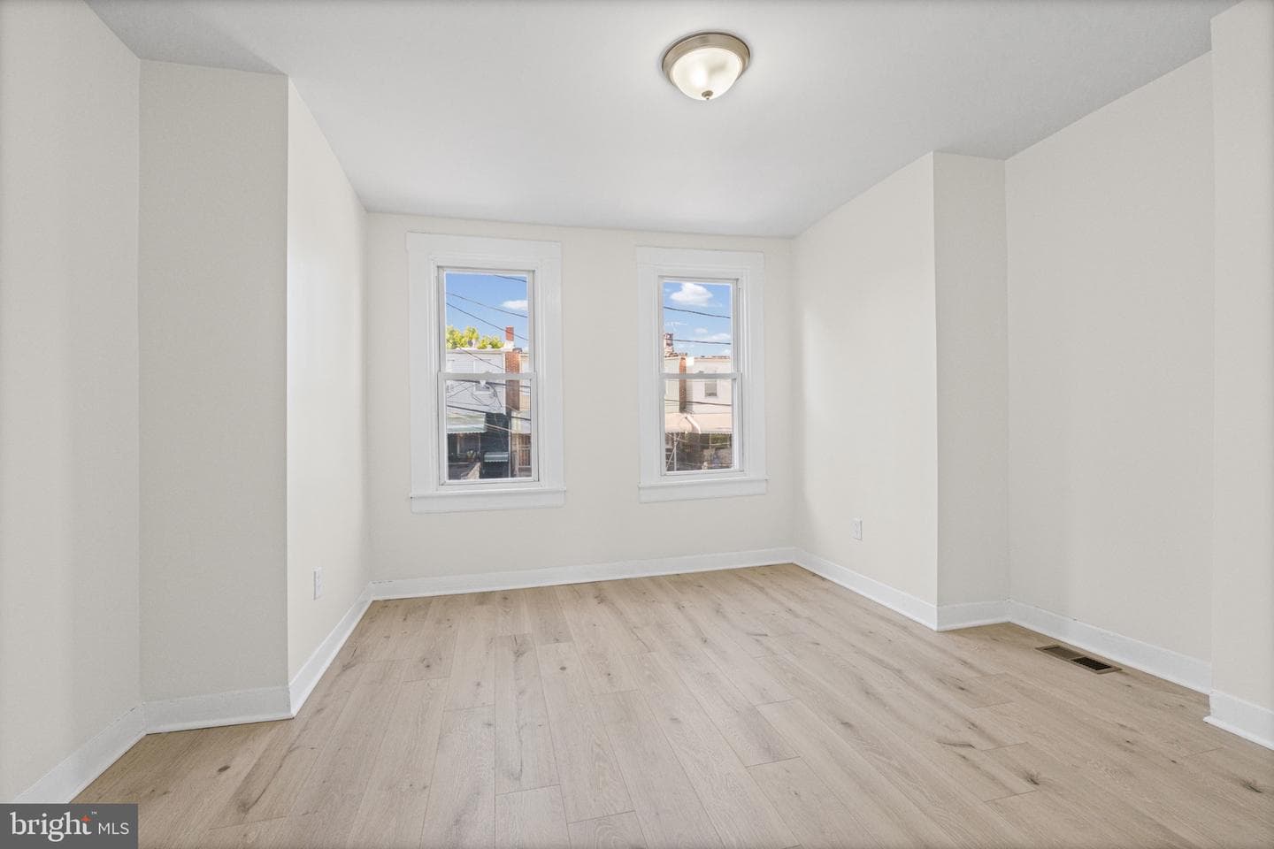 2022 Cliftwood Avenue photo 11