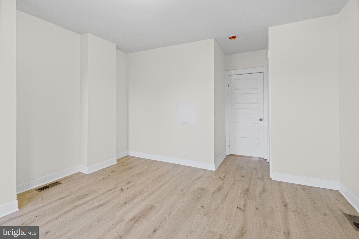 2022 Cliftwood Avenue photo 12