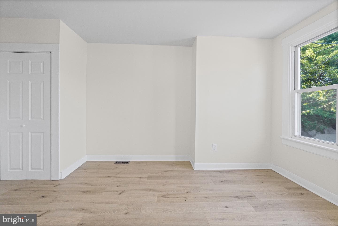 2022 Cliftwood Avenue photo 13