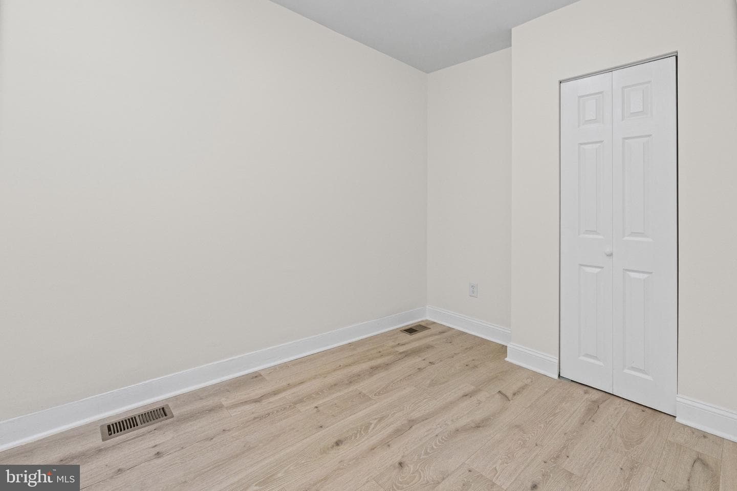 2022 Cliftwood Avenue photo 15
