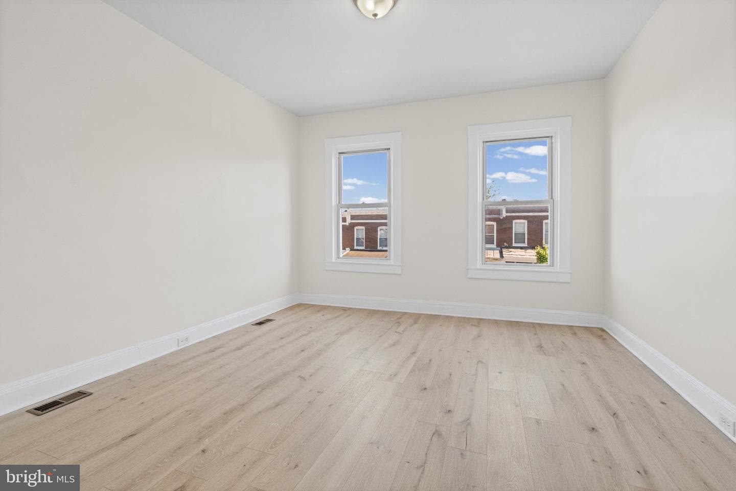 2022 Cliftwood Avenue photo 17