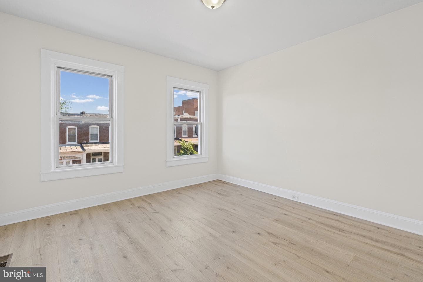 2022 Cliftwood Avenue photo 19