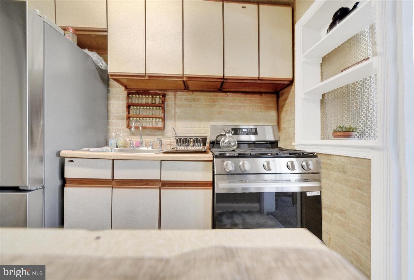 714 Bethnal Road photo 12