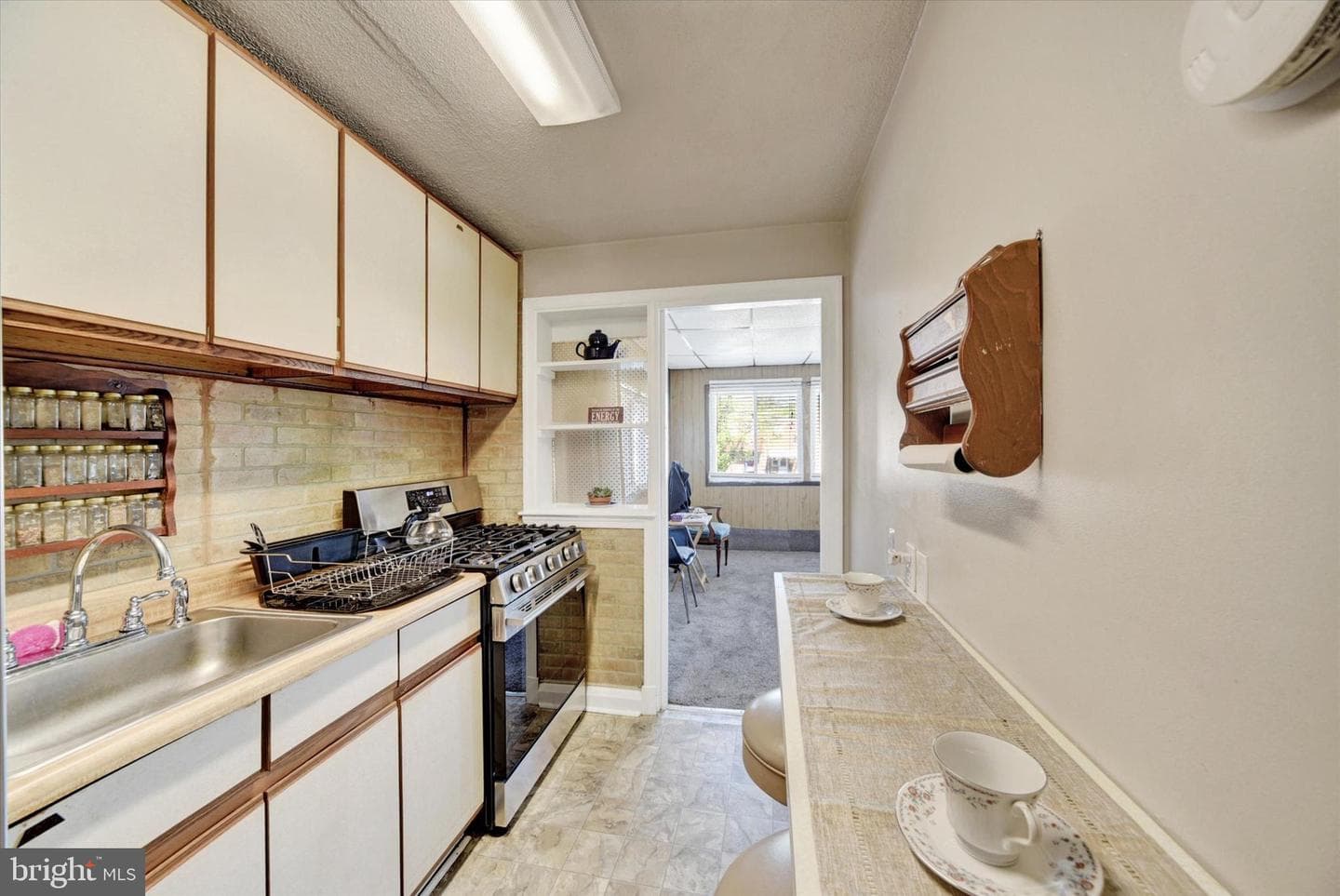 714 Bethnal Road photo 9