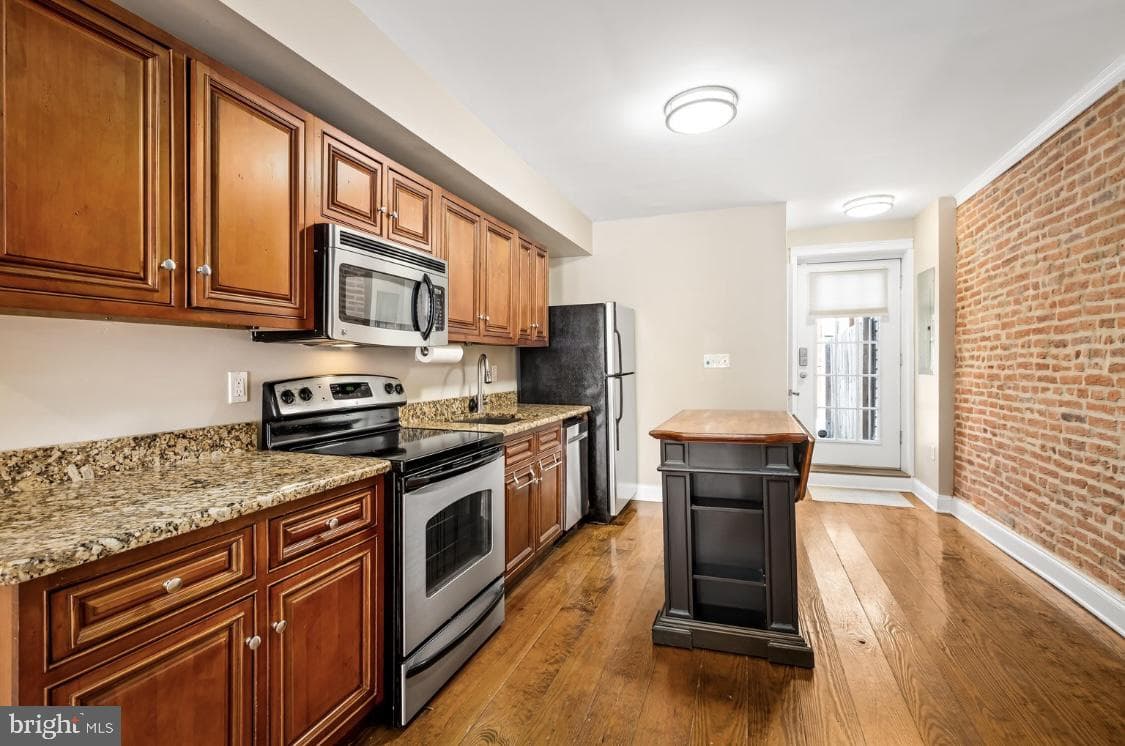 444 E Clement Street photo 10