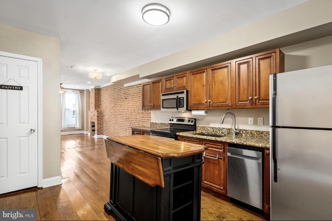 444 E Clement Street photo 14
