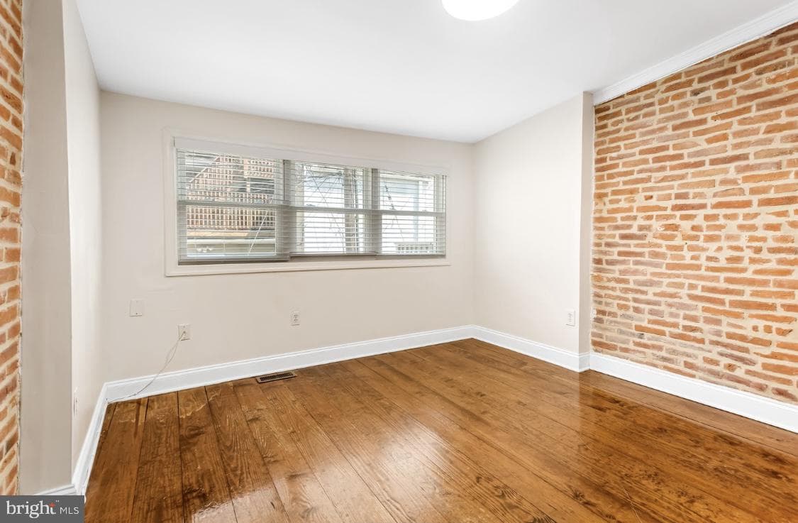 444 E Clement Street photo 20
