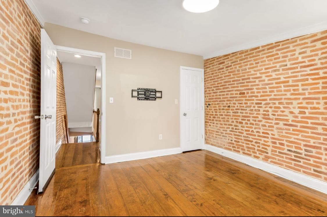444 E Clement Street photo 21