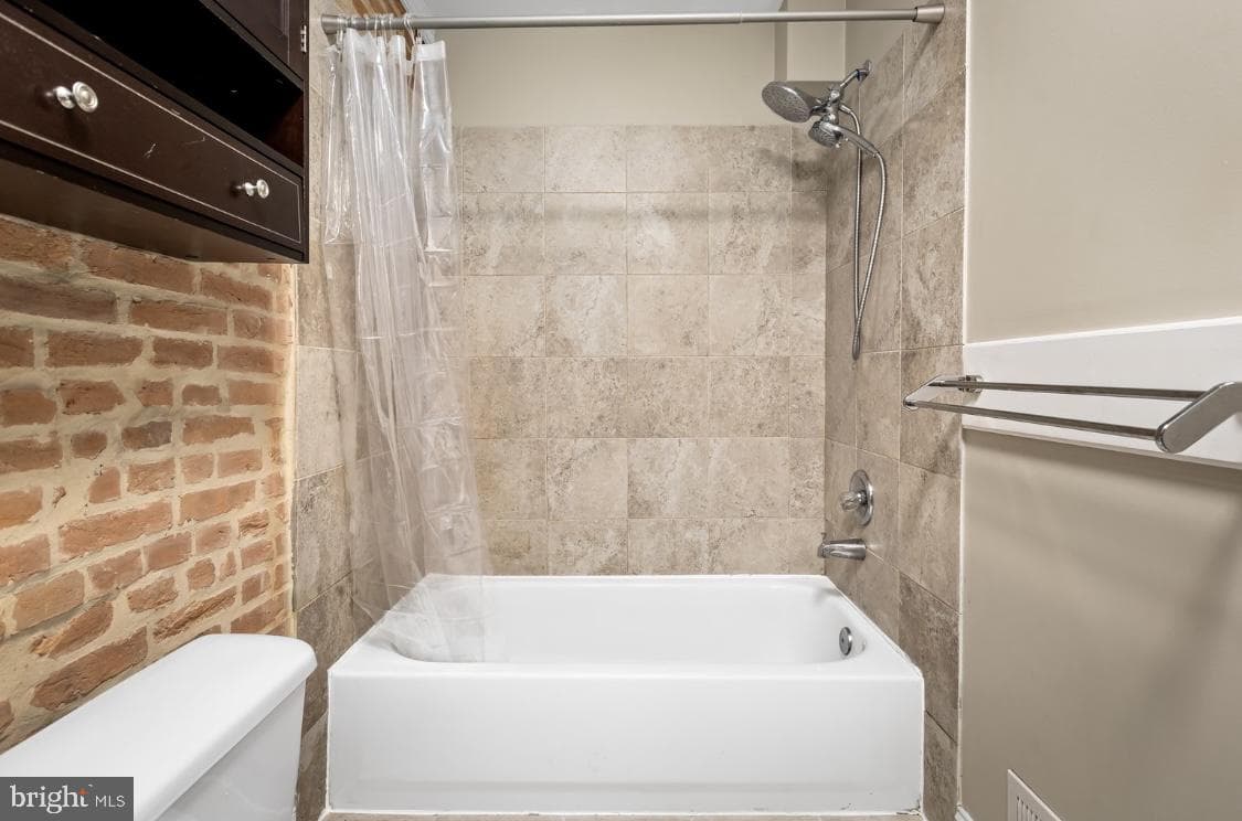 444 E Clement Street photo 23
