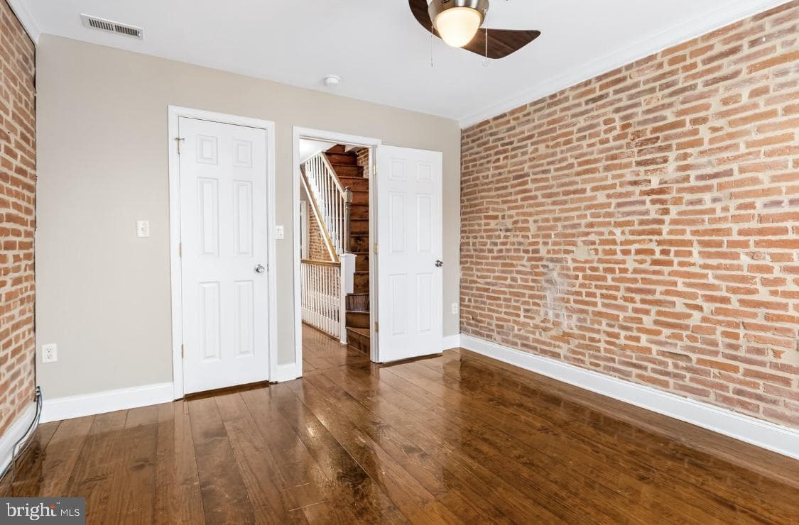444 E Clement Street photo 25