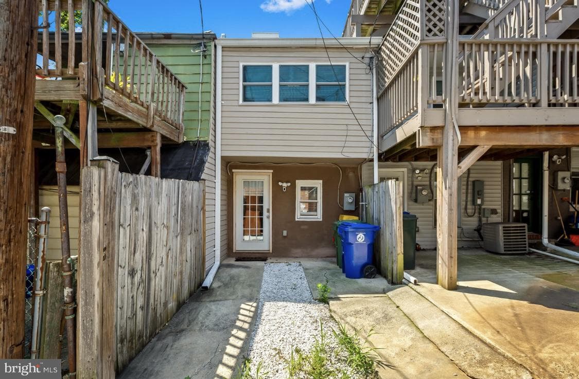 444 E Clement Street photo 32