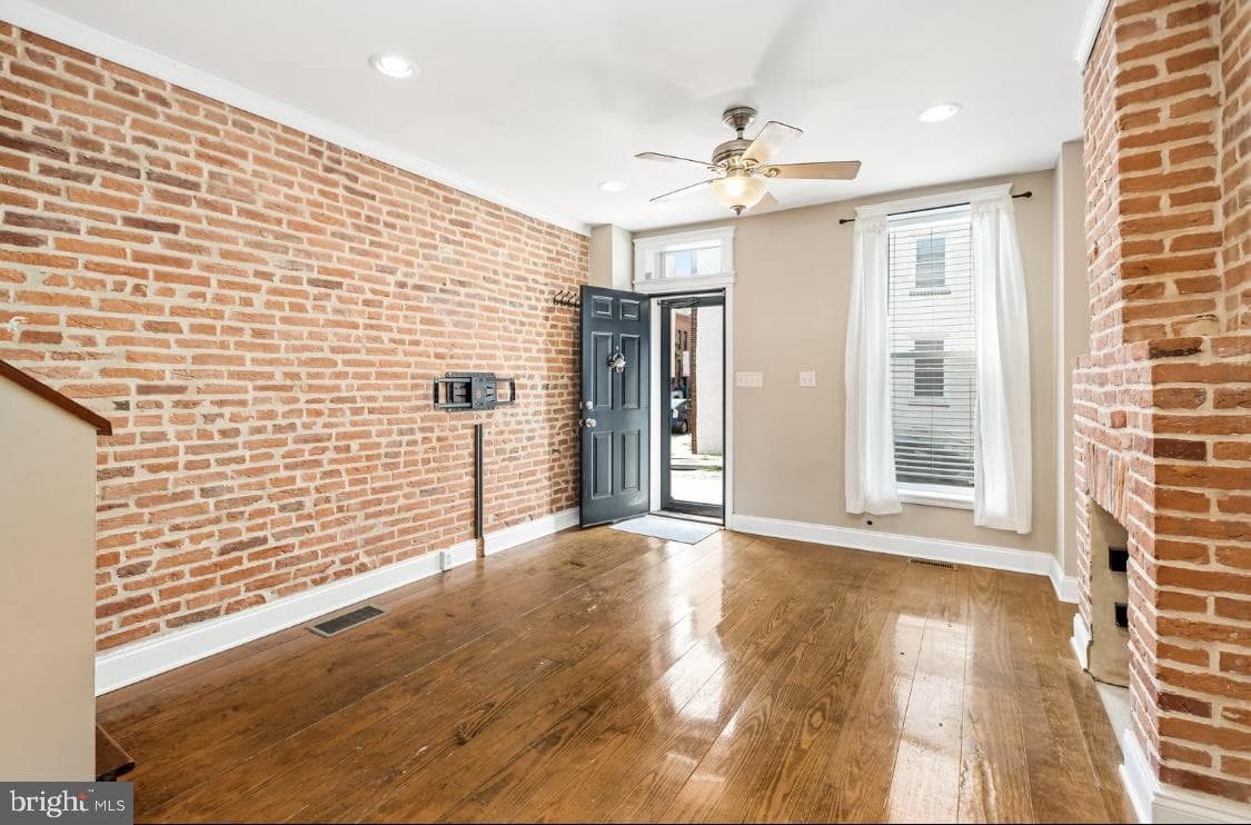 444 E Clement Street photo 6