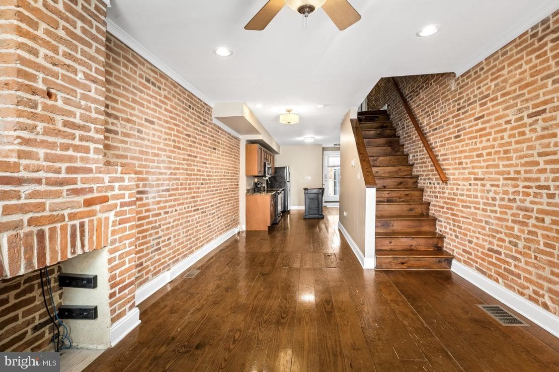 444 E Clement Street photo 8