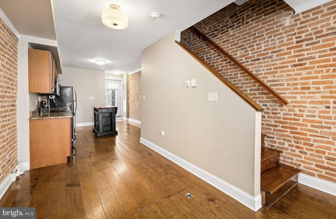 444 E Clement Street photo 9