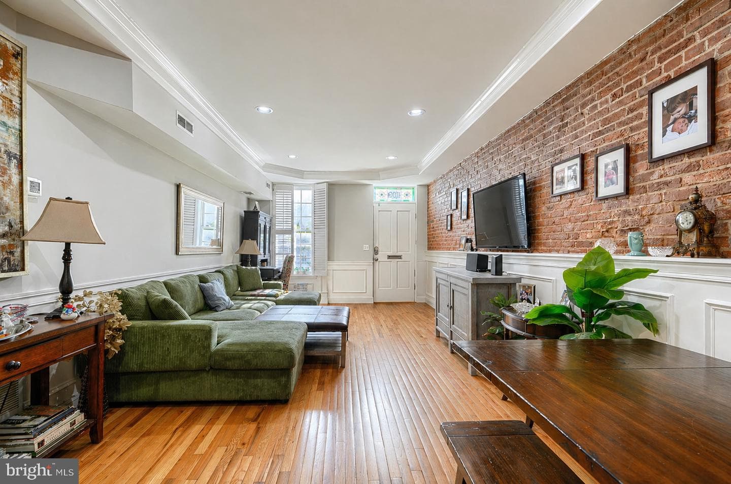 1109 William Street photo 5