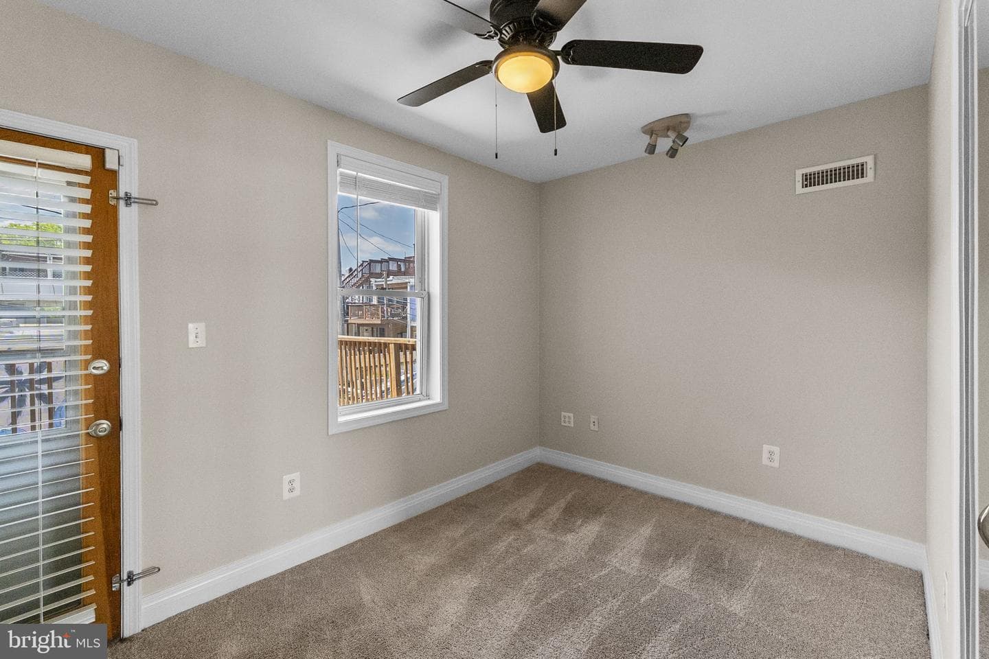902 Grundy Street photo 14