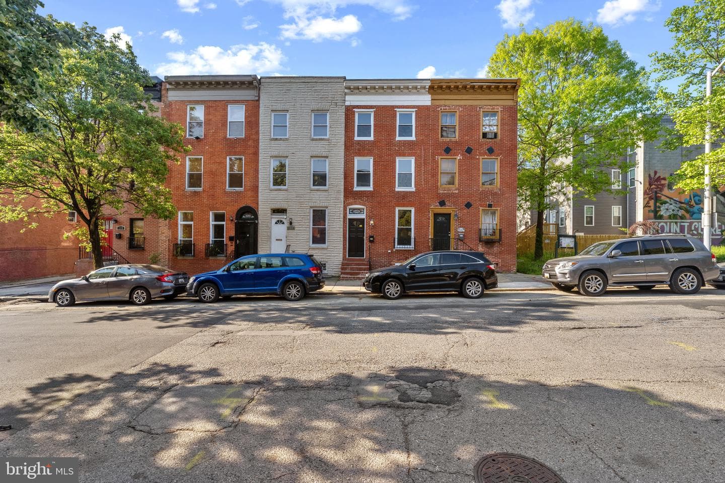 1525 W Pratt Street photo 3