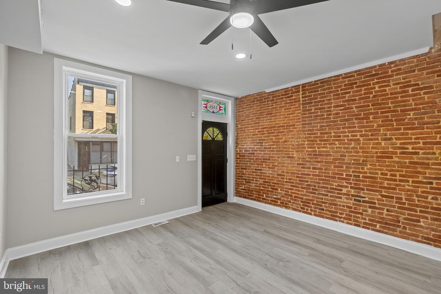 1525 W Pratt Street photo 4