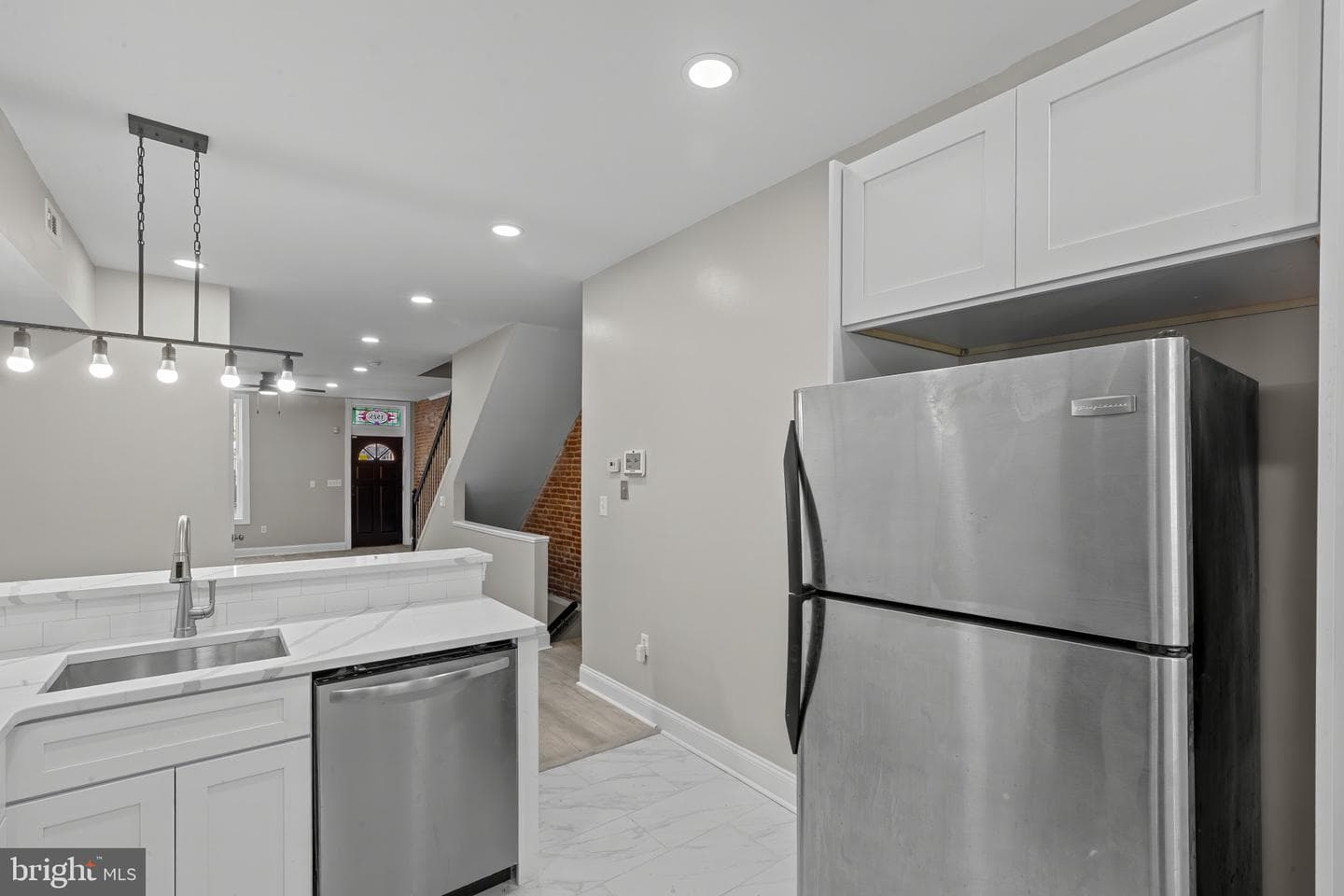 1525 W Pratt Street photo 9