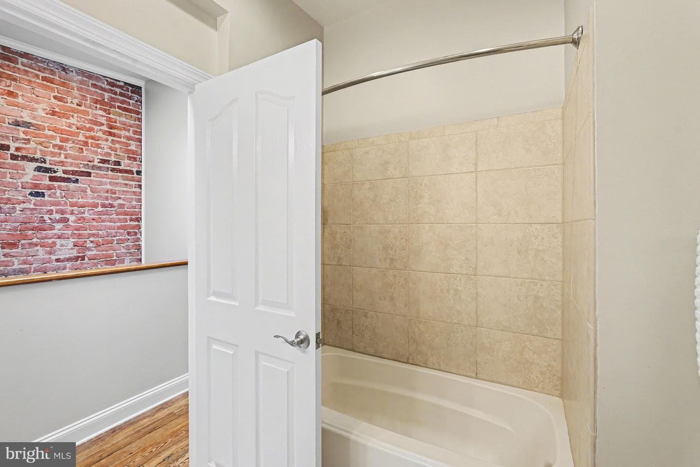 145 N Milton Avenue photo 21