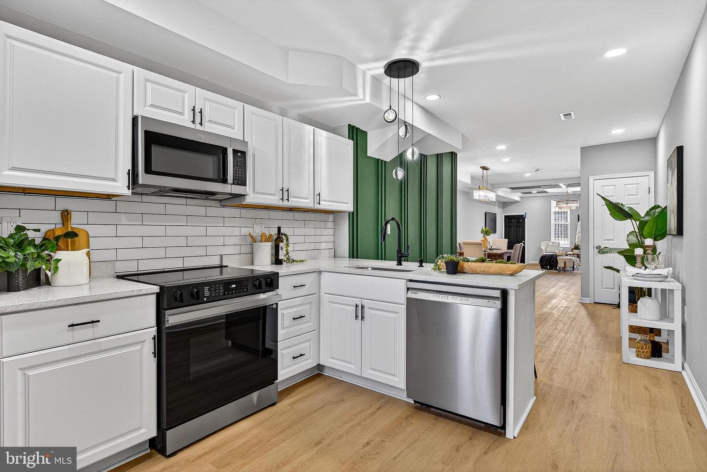 1725 E Oliver Street photo 1