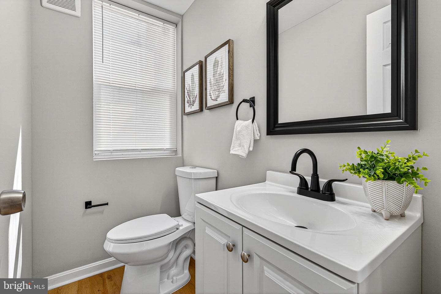 1725 E Oliver Street photo 11