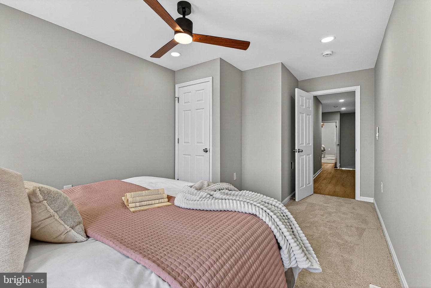 1725 E Oliver Street photo 18