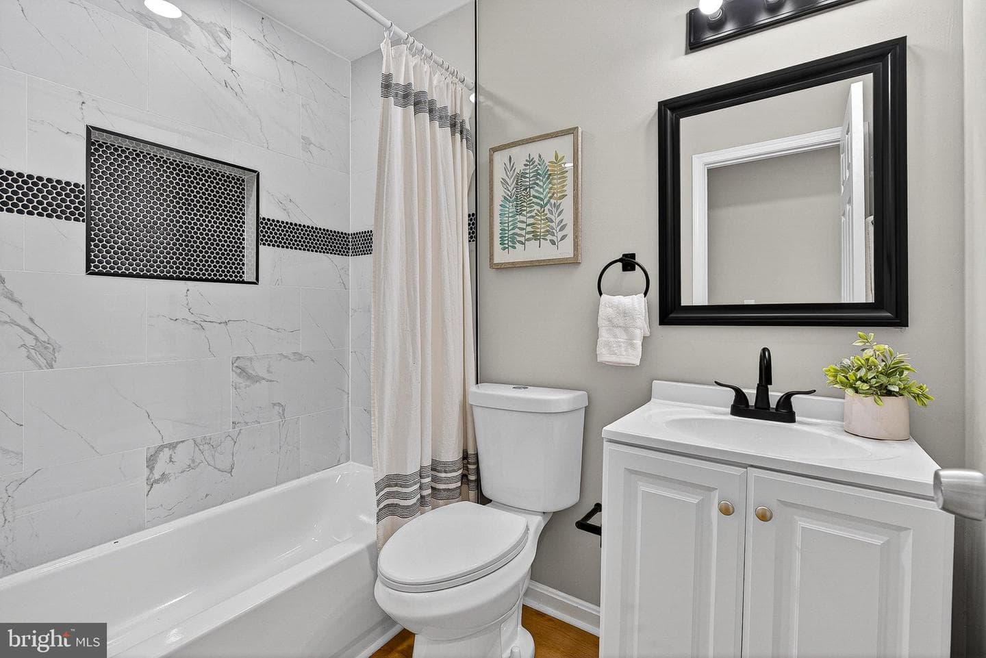1725 E Oliver Street photo 19