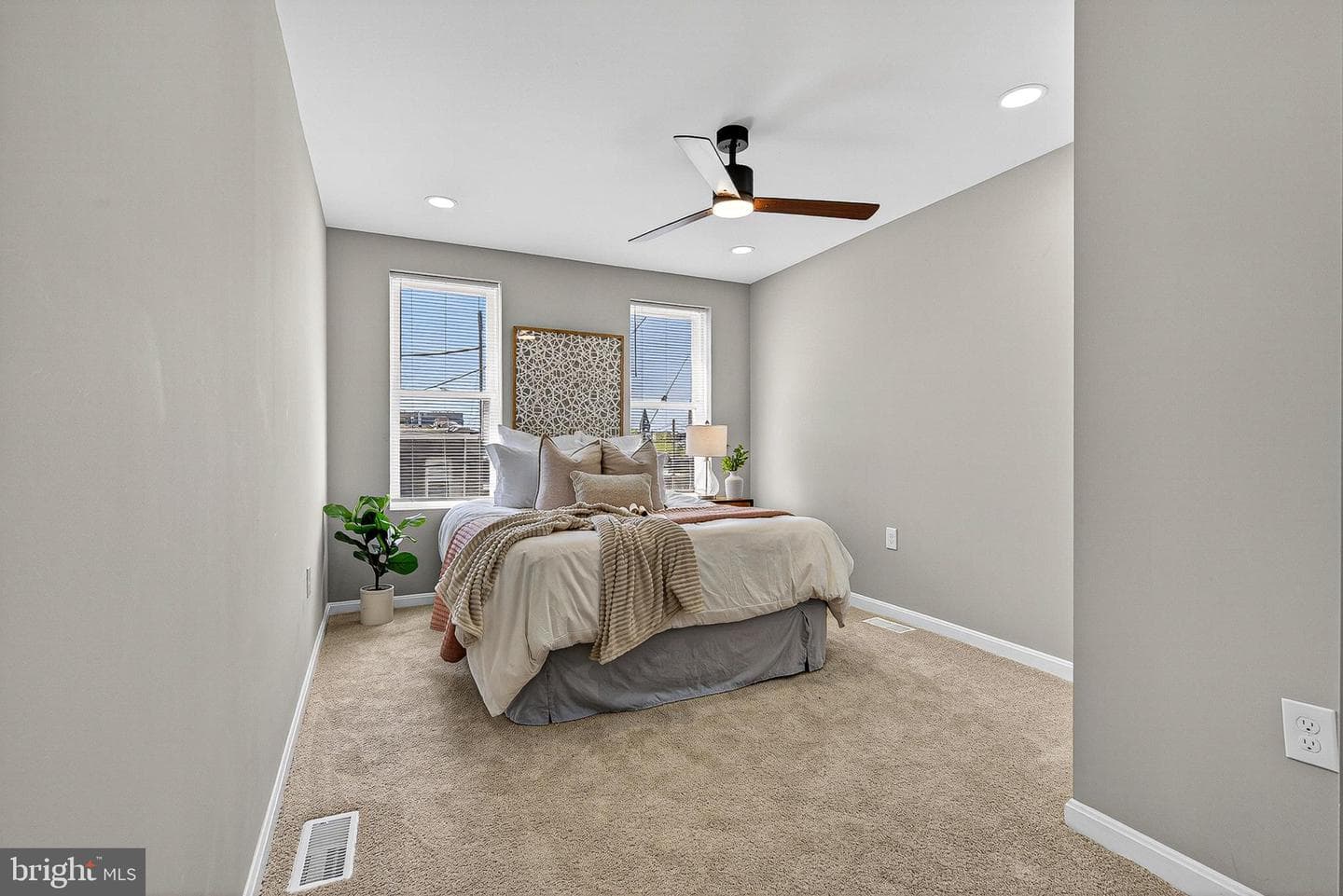 1725 E Oliver Street photo 21