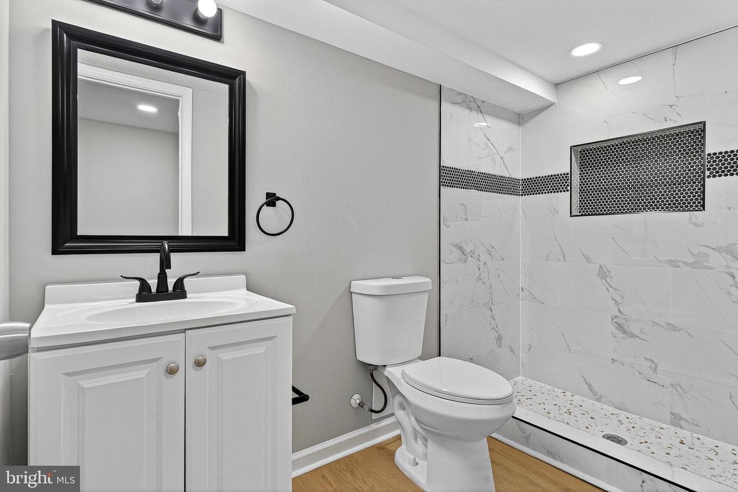 1725 E Oliver Street photo 23