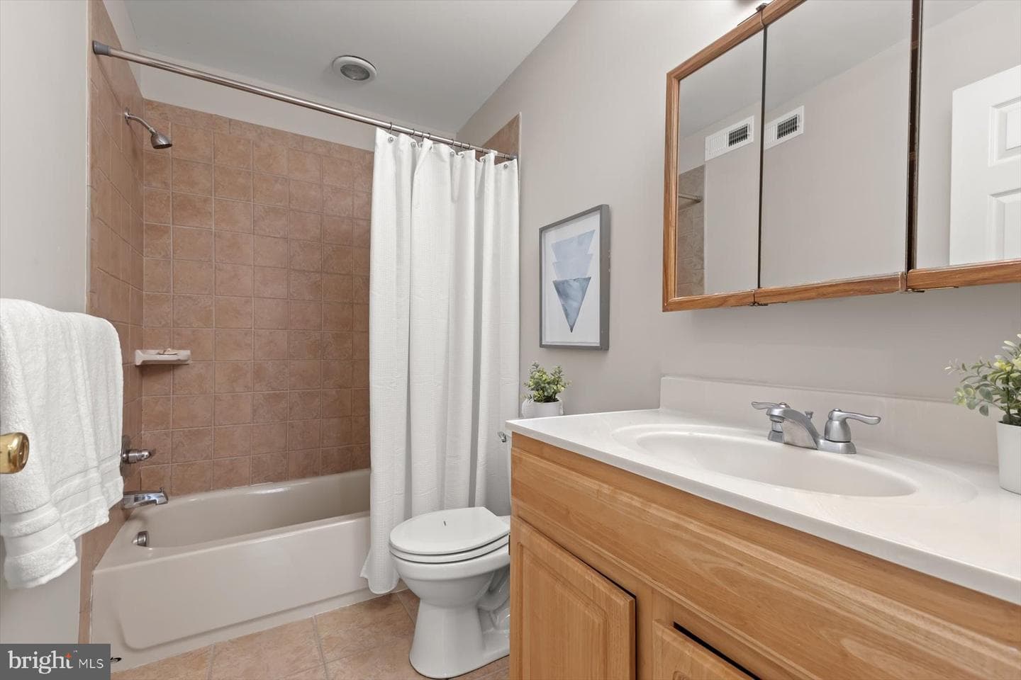 1749 S Hanover Street photo 24