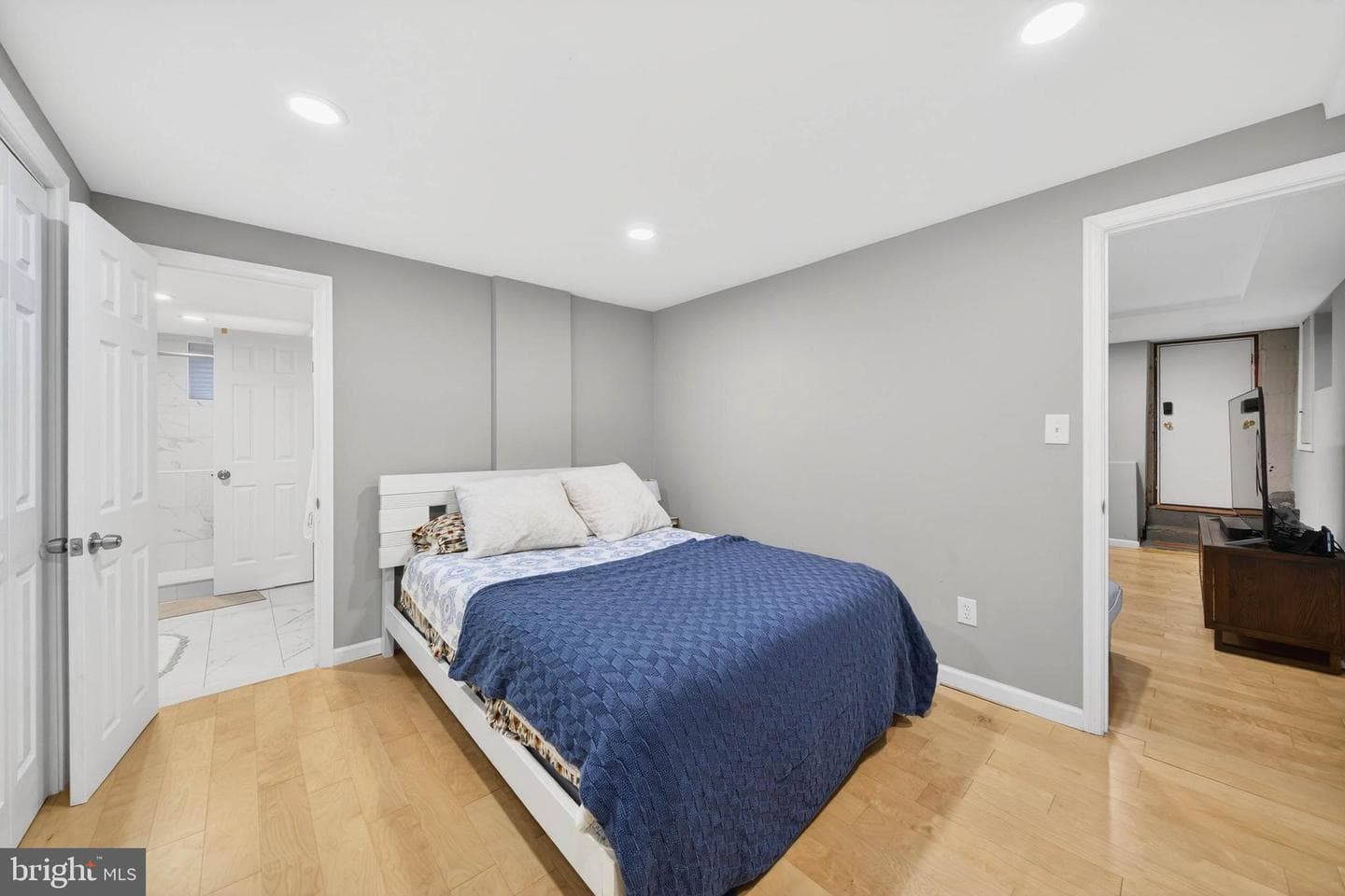 303 E Melrose Avenue photo 11