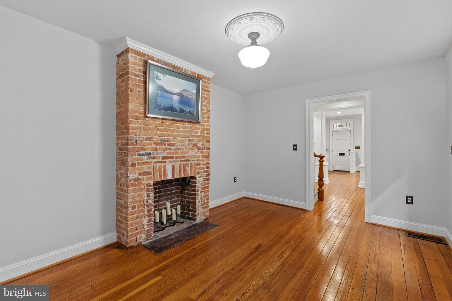 2038 E Pratt Street photo 9