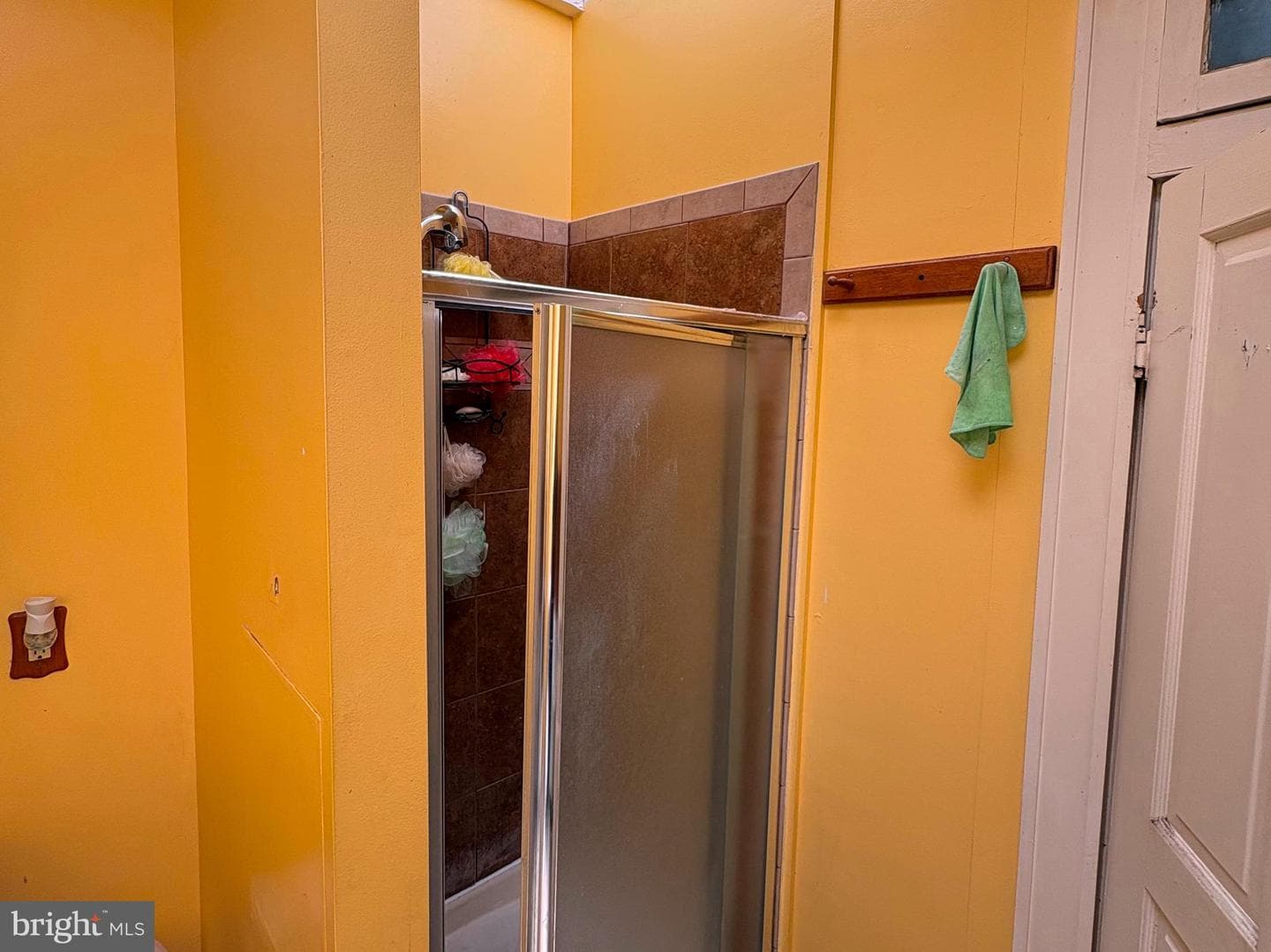 420 Luzerne Avenue N photo 9