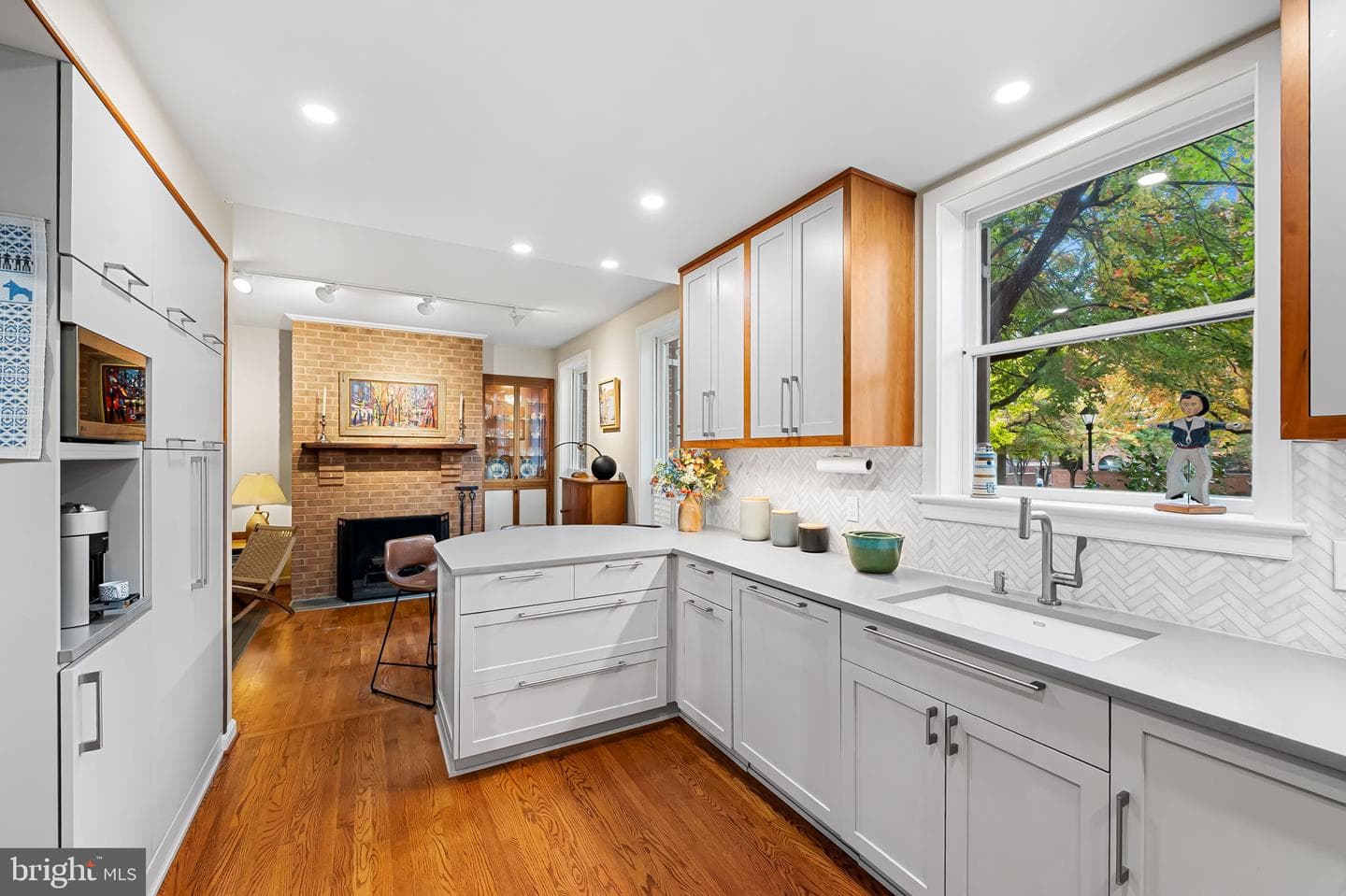 121 W Lee Street photo 16