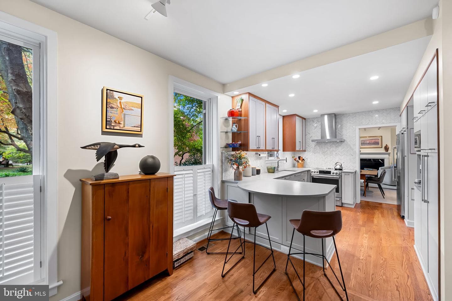121 W Lee Street photo 17