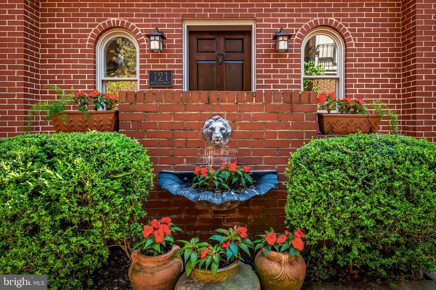 121 W Lee Street photo 4