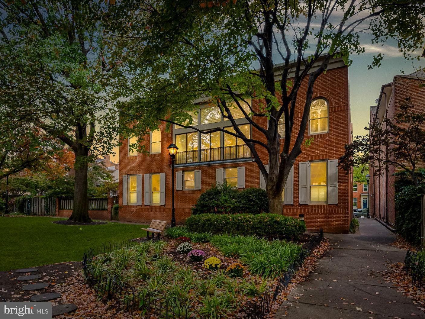 121 W Lee Street photo 53