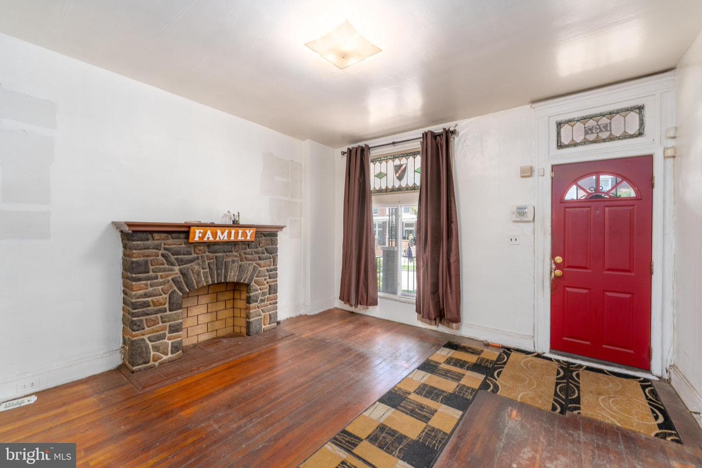 1737 Homestead Street photo 3